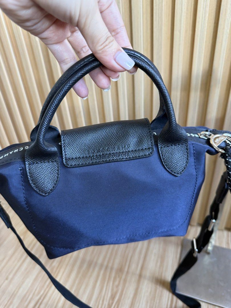 Longchamp (Category: Cross-body Bags) located in Lipa City. Submitted by thyra06 (Listing ID 1465054615, Image 3). Description: Lc good as new orig.