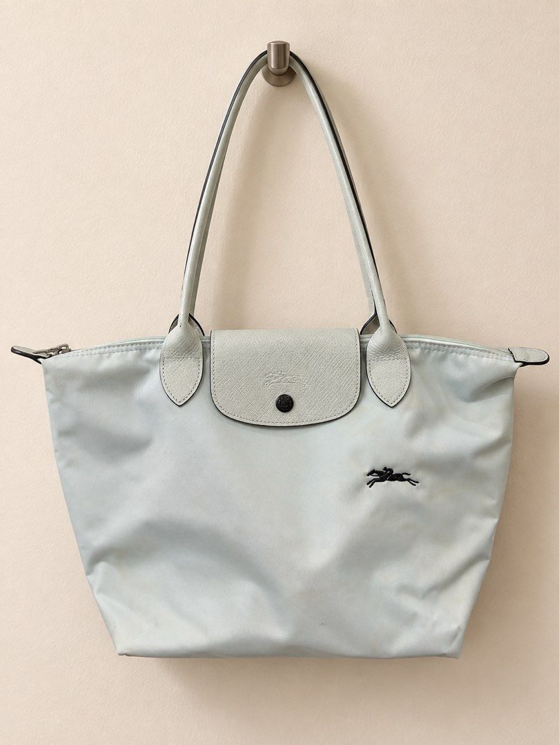 Longchamp Le Pliage Nylon Tote Bag Light Blue (ORIGINAL) (Category: Luxury Bags & Wallets) located in Pasig City. Submitted by bernamascarinas (Listing ID 1464972277, Image 1). Description: Still in good condition.. but theres signs of usage. Bought this for 7,000 selling low - Authentic Longchamp Le Pliage tote bag in a lovely light blue shade - Designed with long shoulder straps for comfortable everyday wear - Secure top zipper and snap flap cl