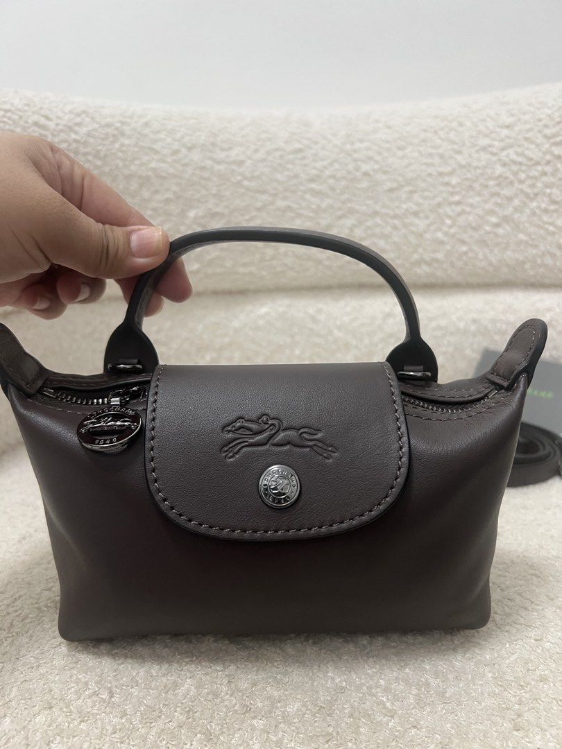 Longchamp Leather Crossbody Bag (Category: Cross-body Bags) located in Abulug. Submitted by jamiecammie (Listing ID 1465074396, Image 2). Description: Selling low for decluttering No issue.