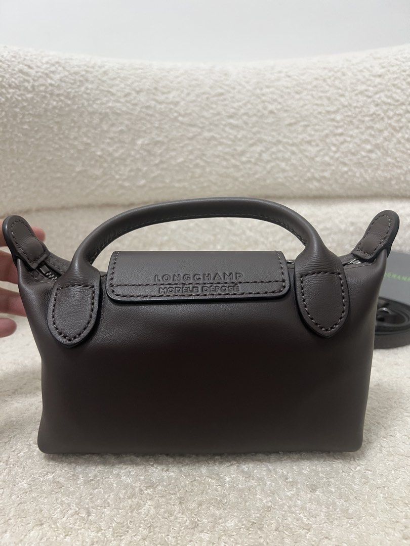 Longchamp Leather Crossbody Bag (Category: Cross-body Bags) located in Abulug. Submitted by jamiecammie (Listing ID 1465074396, Image 3). Description: Selling low for decluttering No issue.