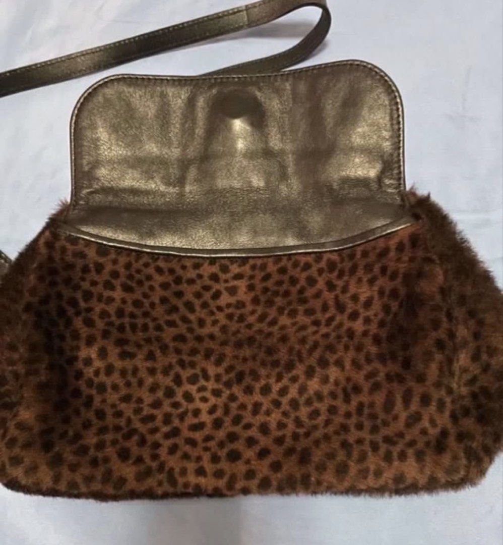 Longchamp sling bag (Category: Cross-body Bags) located in Manila. Submitted by bwshoppe (Listing ID 1464986291, Image 3). Description: Preloved Authentic longchamp sling bag with silver hardware in a very pristine conditon, good as new. Very roomy to put stuffs with 1 outer pocket & 2 inner slip on/ 1 zip pockets. Only used 2x during cocktail events. Size: Approximately 7 1/2”H x 12” W x 4” base A very good catch & buy for a unique classy limite