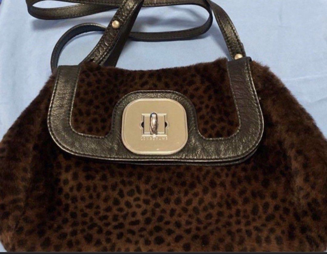 Longchamp sling bag (Category: Cross-body Bags) located in Manila. Submitted by bwshoppe (Listing ID 1464986291, Image 1). Description: Preloved Authentic longchamp sling bag with silver hardware in a very pristine conditon, good as new. Very roomy to put stuffs with 1 outer pocket & 2 inner slip on/ 1 zip pockets. Only used 2x during cocktail events. Size: Approximately 7 1/2”H x 12” W x 4” base A very good catch & buy for a unique classy limite