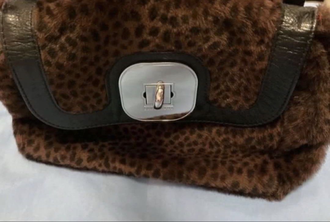 Longchamp sling bag (Category: Cross-body Bags) located in Manila. Submitted by bwshoppe (Listing ID 1464986291, Image 2). Description: Preloved Authentic longchamp sling bag with silver hardware in a very pristine conditon, good as new. Very roomy to put stuffs with 1 outer pocket & 2 inner slip on/ 1 zip pockets. Only used 2x during cocktail events. Size: Approximately 7 1/2”H x 12” W x 4” base A very good catch & buy for a unique classy limite