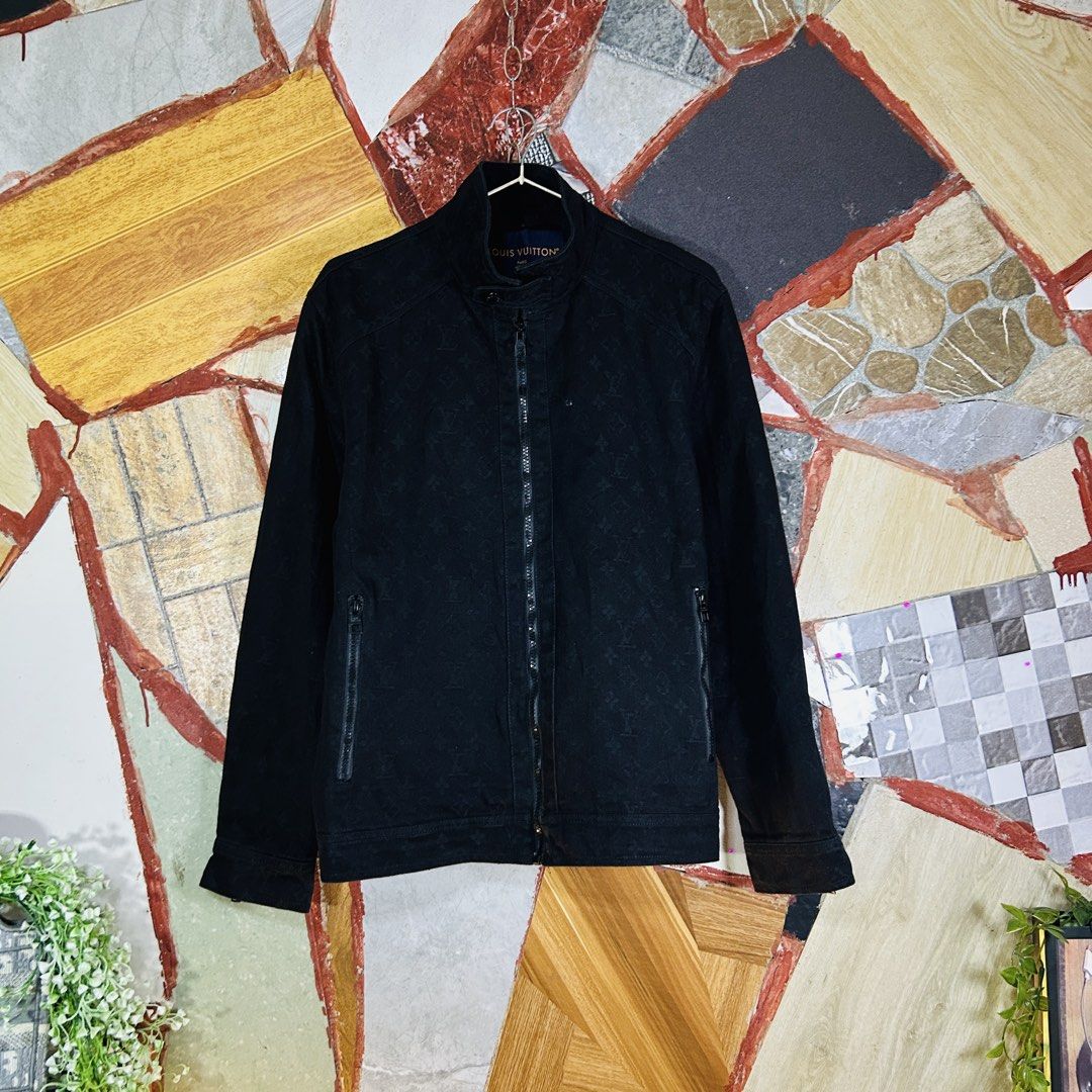 Louis vuitton denim jacket (Category: Luxury Apparel) located in Baguio. Submitted by kckc_luxury (Listing ID 1465105359, Image 1). Description: 🌸 TINY PINK SPOTS ARE LENS DAMAGE, NOT CLOTH STAINS ————————— ❗️KINDLY READ BEFORE MAKING AN OFFER❗️ LISTING DETAILS size:M width x length (inches):22x25 condition: EXCELLENT --- MOP: Gcash / BPI MOD: J&T / JRS LOCATION: Baguio City --- NOTE: • Manage your expectations • Photos did not go under any edit