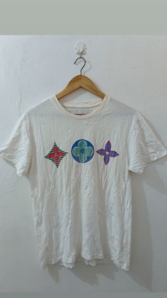 Louis Vuitton Graphic White Tee (Category: Luxury Apparel) located in Navotas City. Submitted by riyuwi (Listing ID 1423888662, Image 2). Description: PREOWNED LIGHTLY USED WellUsed LOUIS Vui tton MONOGRAM LOGO PRINTED COTTON TEE WHITE Mens SMALL Womens Large Off /legit. Cut tags Cotton flaws : Hairlines sa Print ,Cut tags Good C0ndition 8.8/10.
