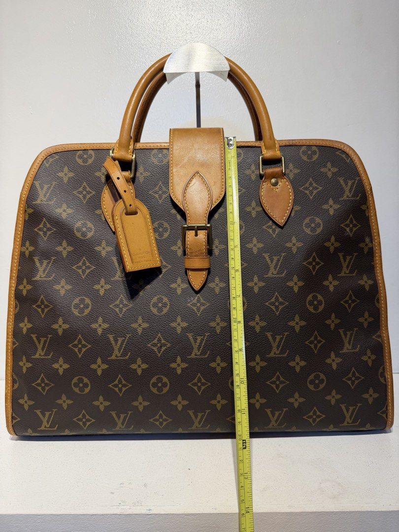 Louis Vuitton Monogram Canvas Rivoli Soft Briefcase (Category: Luxury Bags & Wallets) located in Pasig City. Submitted by armoire_deluxe (Listing ID 1465145421, Image 3). Description: Pre💕 item. In good condition..