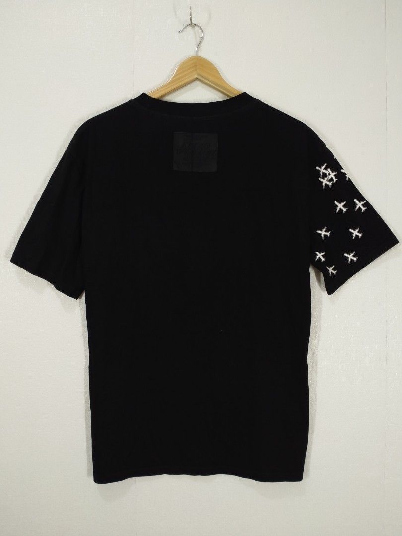 LOUIS VUITTON TEE SHIRT (Category: Luxury Apparel) located in Baguio. Submitted by dansteals (Listing ID 1465054004, Image 2). Description: 28 x 23 LARGE NO ISSUE.