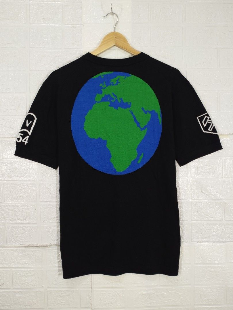 LOUIS VUITTON TEE SHIRT (Category: Luxury Apparel) located in Baguio. Submitted by dansteals (Listing ID 1465078580, Image 2). Description: 29 X 21 LARGE.