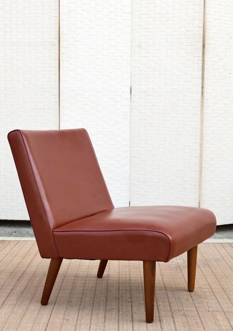 Lounged Chair (Category: Chairs) located in Meycauayan. Submitted by marygracecasimiro (Listing ID 1465043074, Image 2). Description: JAPAN SURPLUS FURNITURE "KOKUYO" 6PCS ACCENT/LOUNGE CHAIR IN LEATHER CUSHION Size 20L x 22W x 13.5SH x 27.5 (AS-IS ITEM) *Minimal Scratch Only IN GOOD CONDITION🩷💛 Price:4,500 each.