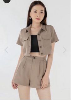 (Category: ) located in . Submitted by clothesrealm (Listing ID 1464970459, Image 1). Description: .