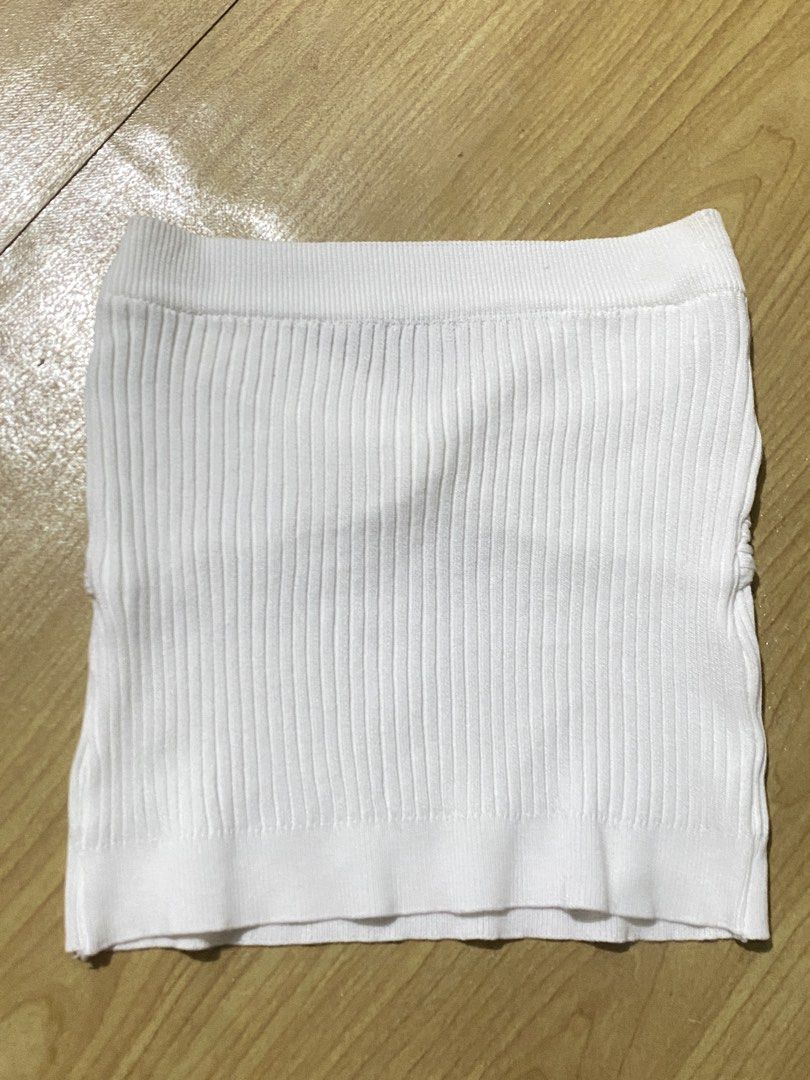 Lovito White Tube Top (Category: Others Tops) located in Mandaluyong City. Submitted by curatedbyshamie (Listing ID 1465066222, Image 2). Description: .
