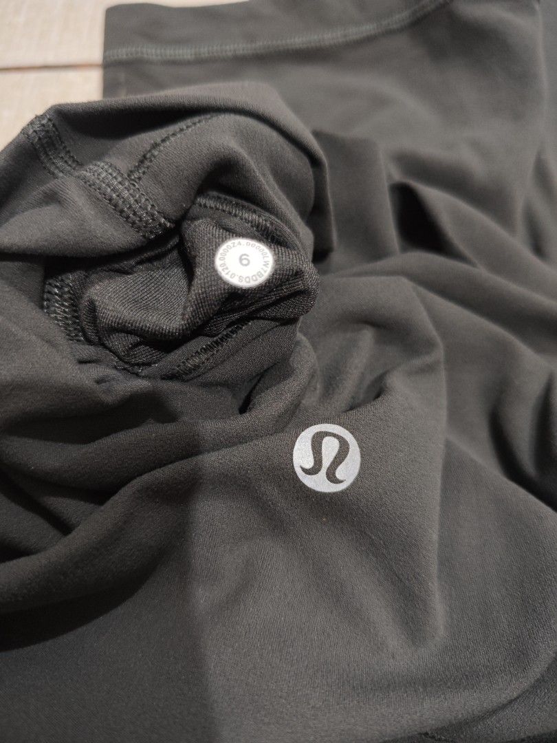 Lululemon Align Super High Rise Short 10" Graphite Grey (Category: Shorts) located in Manila. Submitted by lilianapat52117 (Listing ID 1465110227, Image 3). Description: LULULEMON ALIGN SUPER HR SHORT 10" GRAPHITE GREY(1st) DOT 6 WAIST 23-28+ LENGTH 19 VGUC LINTS 300 .