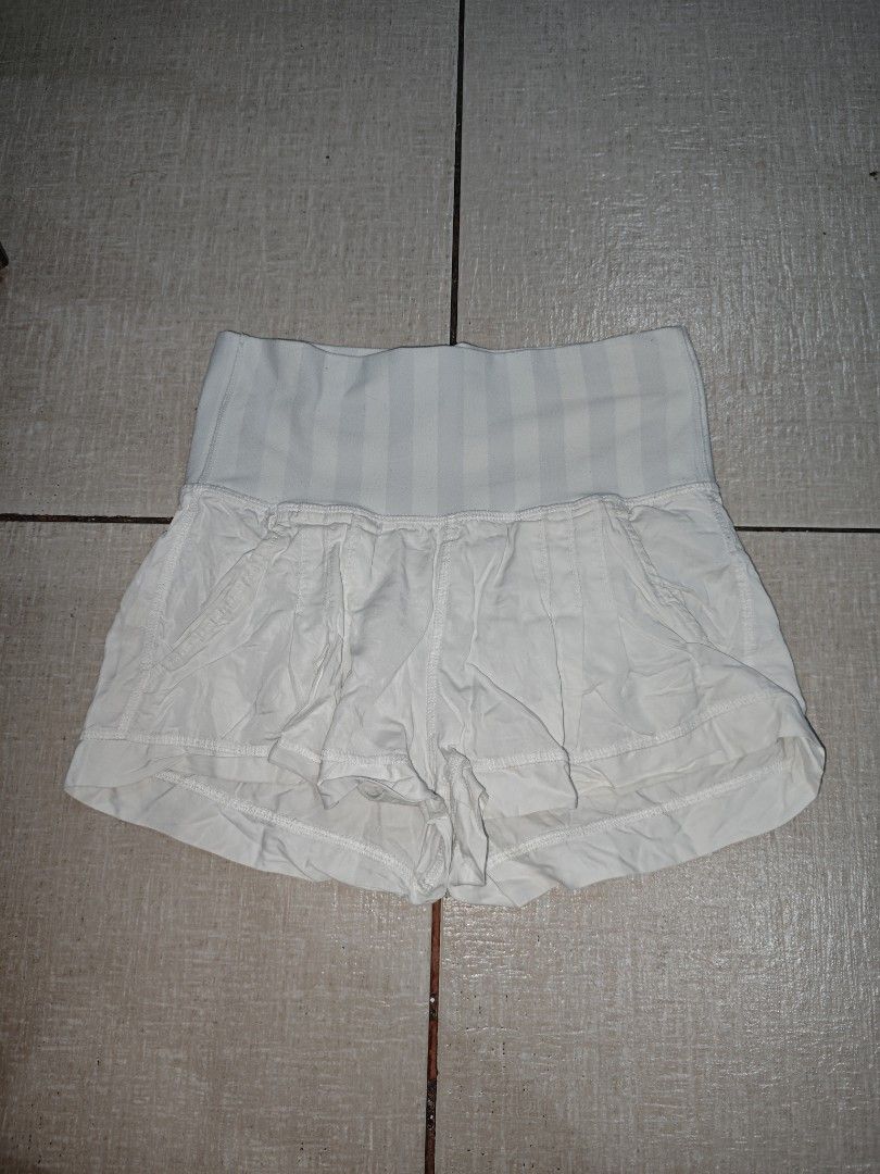 Lululemon Athletic Shorts White (Category: Shorts) located in Manila. Submitted by lilianapat52117 (Listing ID 1465121362, Image 2). Description: LULULEMON SHORT WHITE/GREY DOT 4 WAIST 25-28 LENGTH 11¾ VGUC NO ISSUES 300.