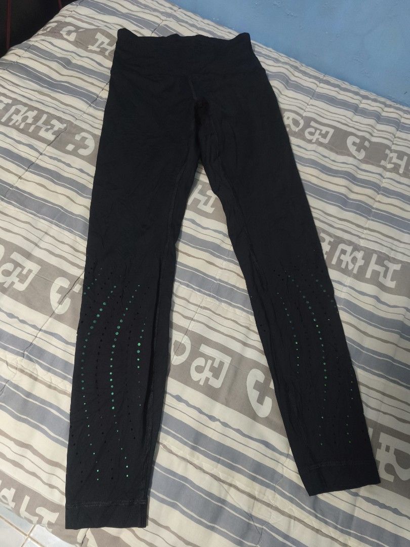 Lululemon Black Leggings Size 6 Laser Cut (Category: Activewear) located in Banate. Submitted by StGoodies (Listing ID 1464976798, Image 2). Description: Manage your expectations Waistline nasa pic Lenght 33 Excellent Condition No issue Plus Shipping Fee .