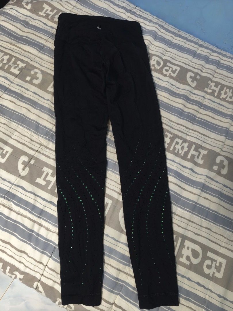Lululemon Black Leggings Size 6 Laser Cut (Category: Activewear) located in Banate. Submitted by StGoodies (Listing ID 1464976798, Image 1). Description: Manage your expectations Waistline nasa pic Lenght 33 Excellent Condition No issue Plus Shipping Fee .
