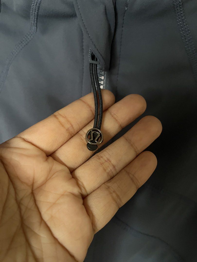 Lululemon Define Jacket (Category: Coats, Jackets and Outerwear) located in Quezon City. Submitted by 28dripshop_bylou (Listing ID 1464976463, Image 3). Description: Medium can do semi L (prefer ko kasi siya tight) .