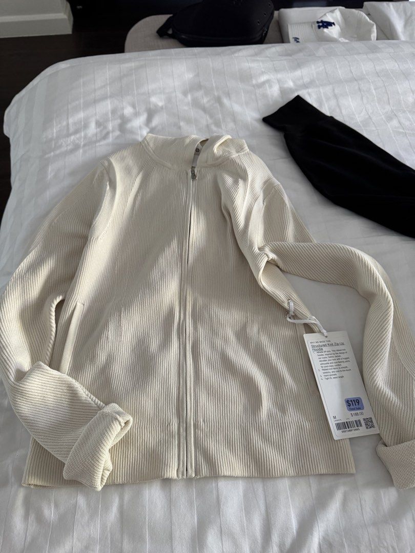Lululemon knit hoodie (Category: Announcements) located in Muntinlupa City. Submitted by pamalmeda (Listing ID 1465160817, Image 1). Description: Size M .