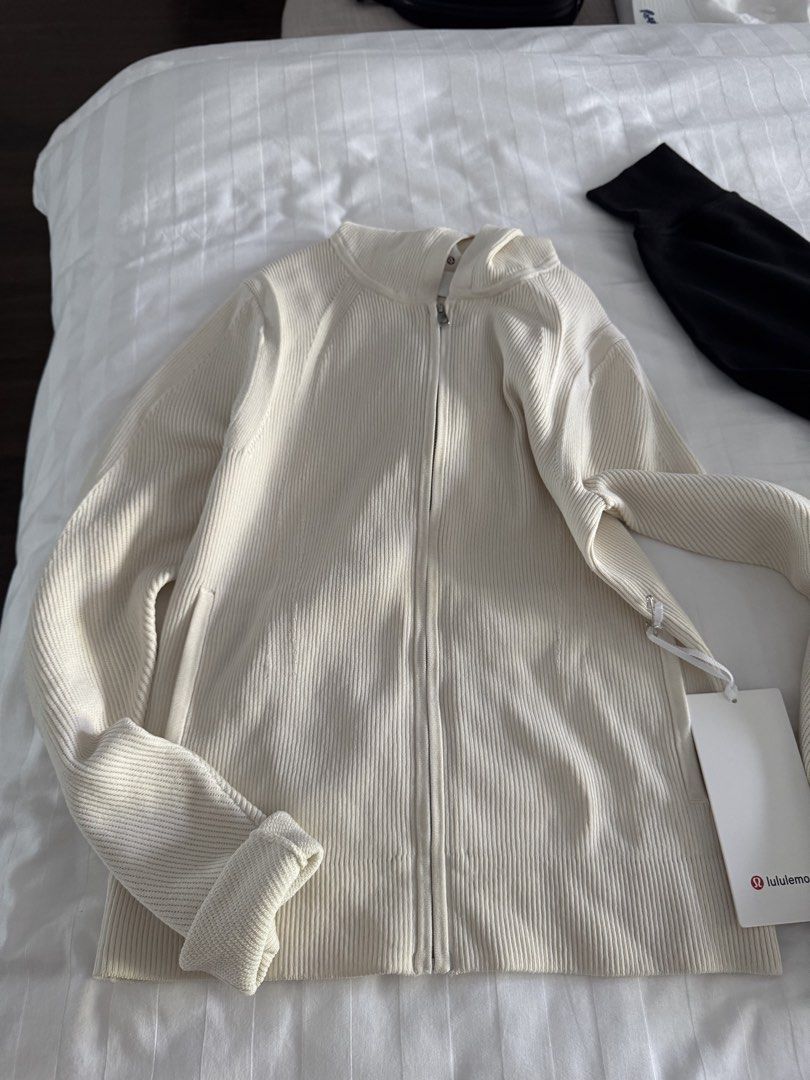 Lululemon knit hoodie (Category: Announcements) located in Muntinlupa City. Submitted by pamalmeda (Listing ID 1465160817, Image 2). Description: Size M .