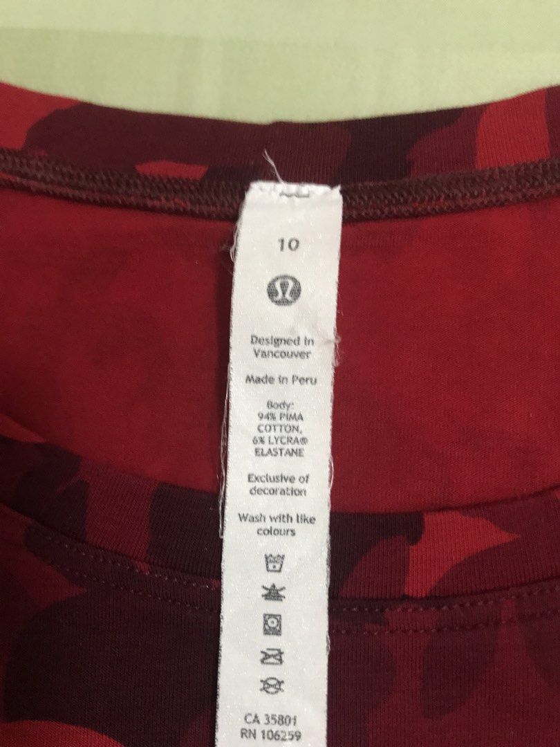 Lululemon Loose type Top (Category: Activewear) located in Manila. Submitted by freshlemon58885 (Listing ID 1464992150, Image 2). Description: Latest edition Gold Logo Dot 10 No issue 10/0 color rate Super lightweight and comfy to wear .