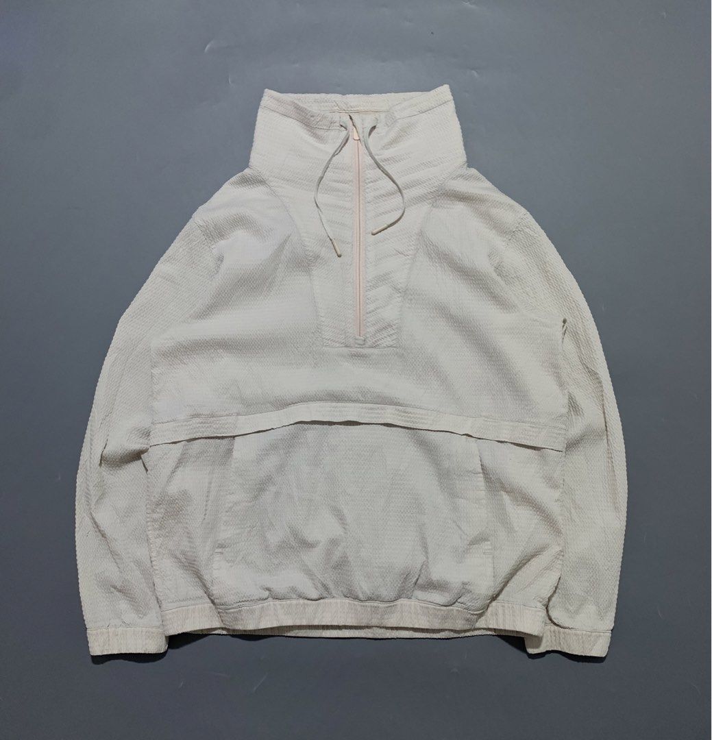 Lululemon Pack Light Pullover (Category: Coats, Jackets and Outerwear) located in Mabalacat. Submitted by thrift_trap (Listing ID 1465138051, Image 1). Description: Dimes: W21 x L25 (Size: 8 on tag) Condition: Excellent Issue (s): None Color rate: 9.5/10 Complete tags🏷️ Color may vary due lighting‼️.