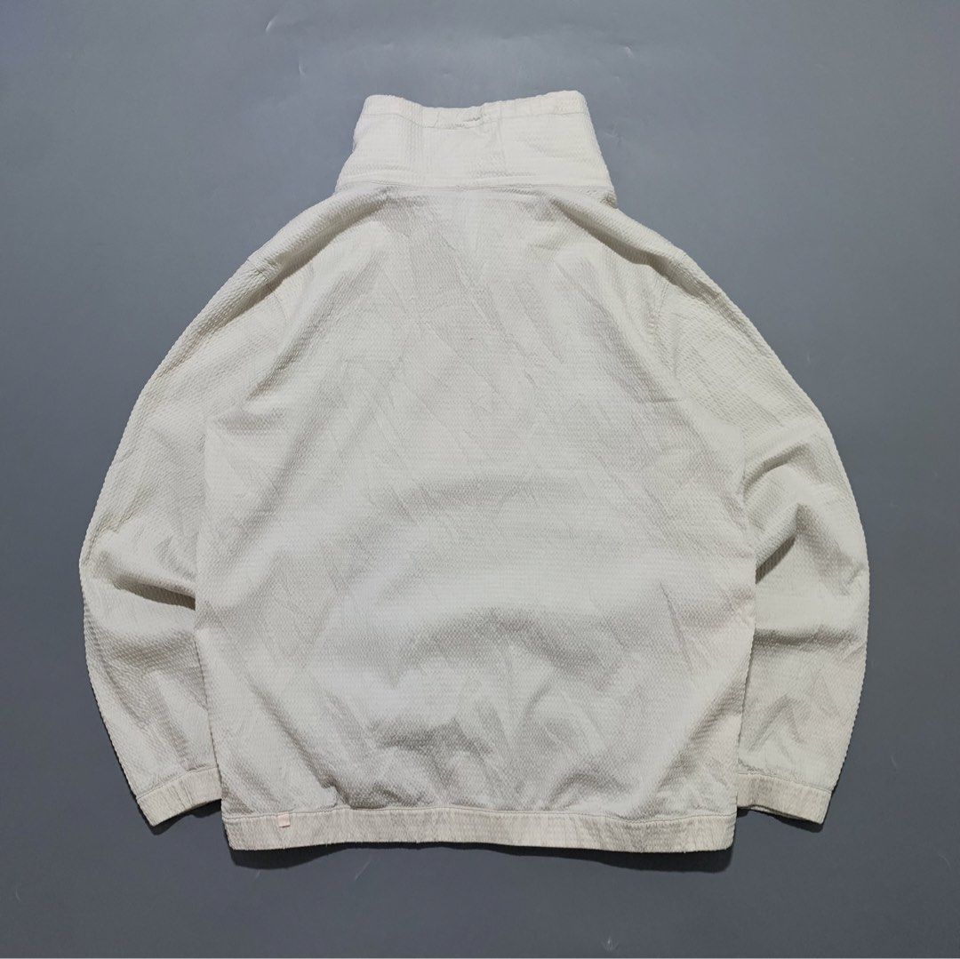 Lululemon Pack Light Pullover (Category: Coats, Jackets and Outerwear) located in Mabalacat. Submitted by thrift_trap (Listing ID 1465138051, Image 2). Description: Dimes: W21 x L25 (Size: 8 on tag) Condition: Excellent Issue (s): None Color rate: 9.5/10 Complete tags🏷️ Color may vary due lighting‼️.