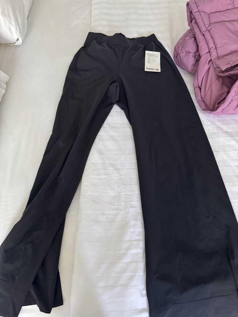 Lululemon Pants (Category: Announcements) located in Muntinlupa City. Submitted by pamalmeda (Listing ID 1465161031, Image 1). Description: Size S .
