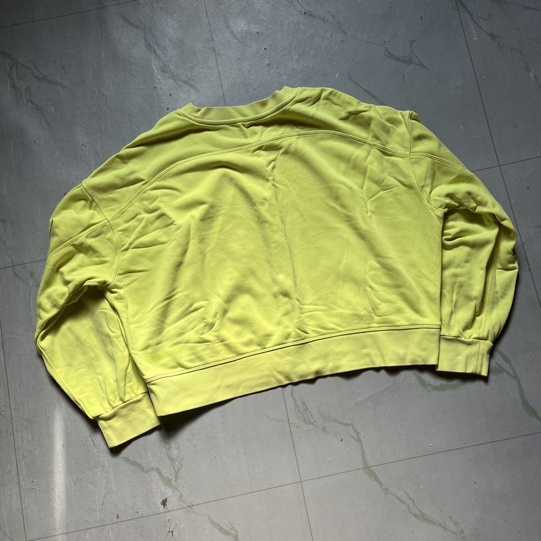Lululemon Perfectly Oversized Cropped Crew (Category: Activewear) located in Dumaguete. Submitted by luluchella (Listing ID 1465168702, Image 2). Description: lululemon perfectly oversized cropped crew fits s-l has pinhole (see 3rd pic) price + SF.
