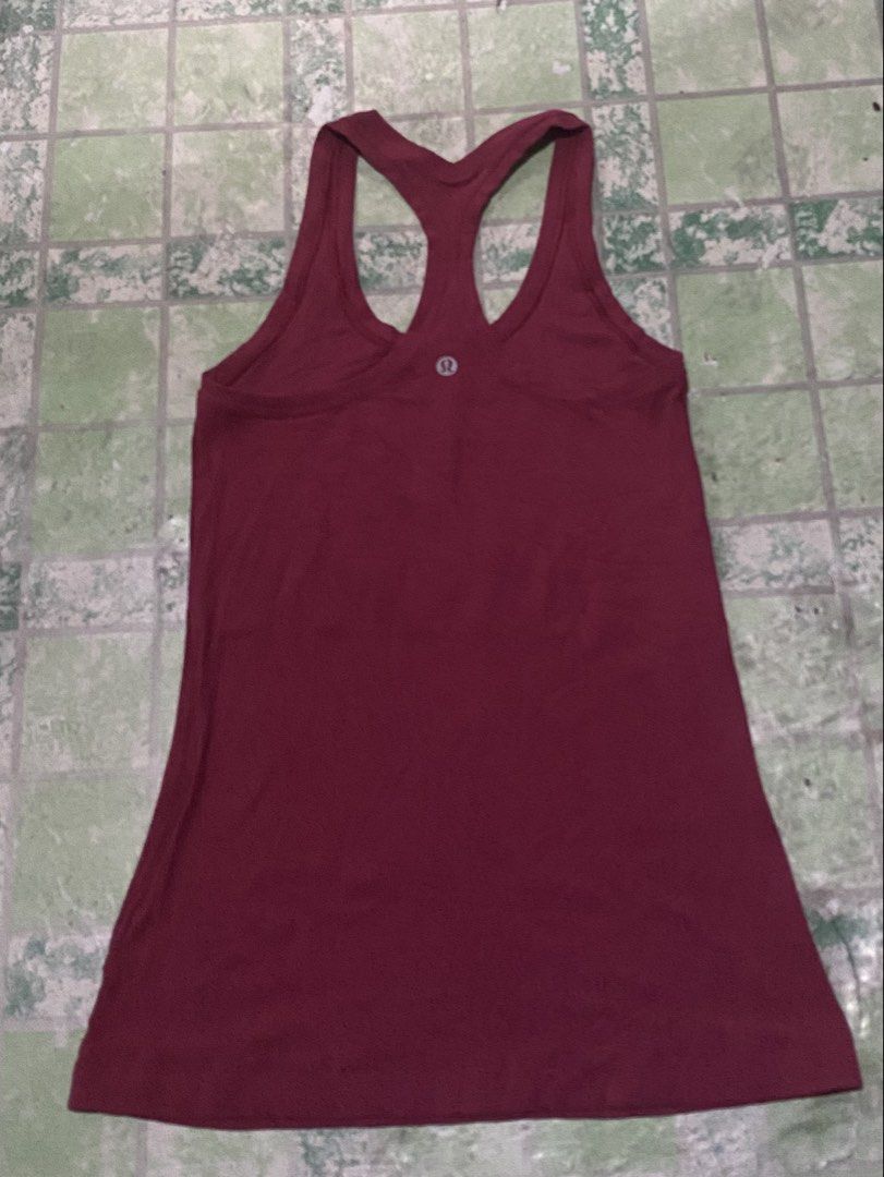 Lululemon Racerback (Category: Activewear) located in Toledo. Submitted by marianallidapse1994 (Listing ID 1465019595, Image 3). Description: Ang gandaa nito good as new cut tag dot 6 i think small med.