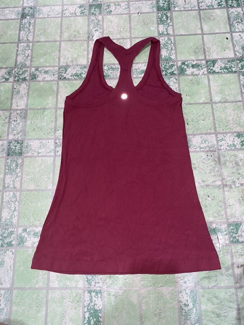 Lululemon Racerback (Category: Activewear) located in Toledo. Submitted by marianallidapse1994 (Listing ID 1465019595, Image 2). Description: Ang gandaa nito good as new cut tag dot 6 i think small med.