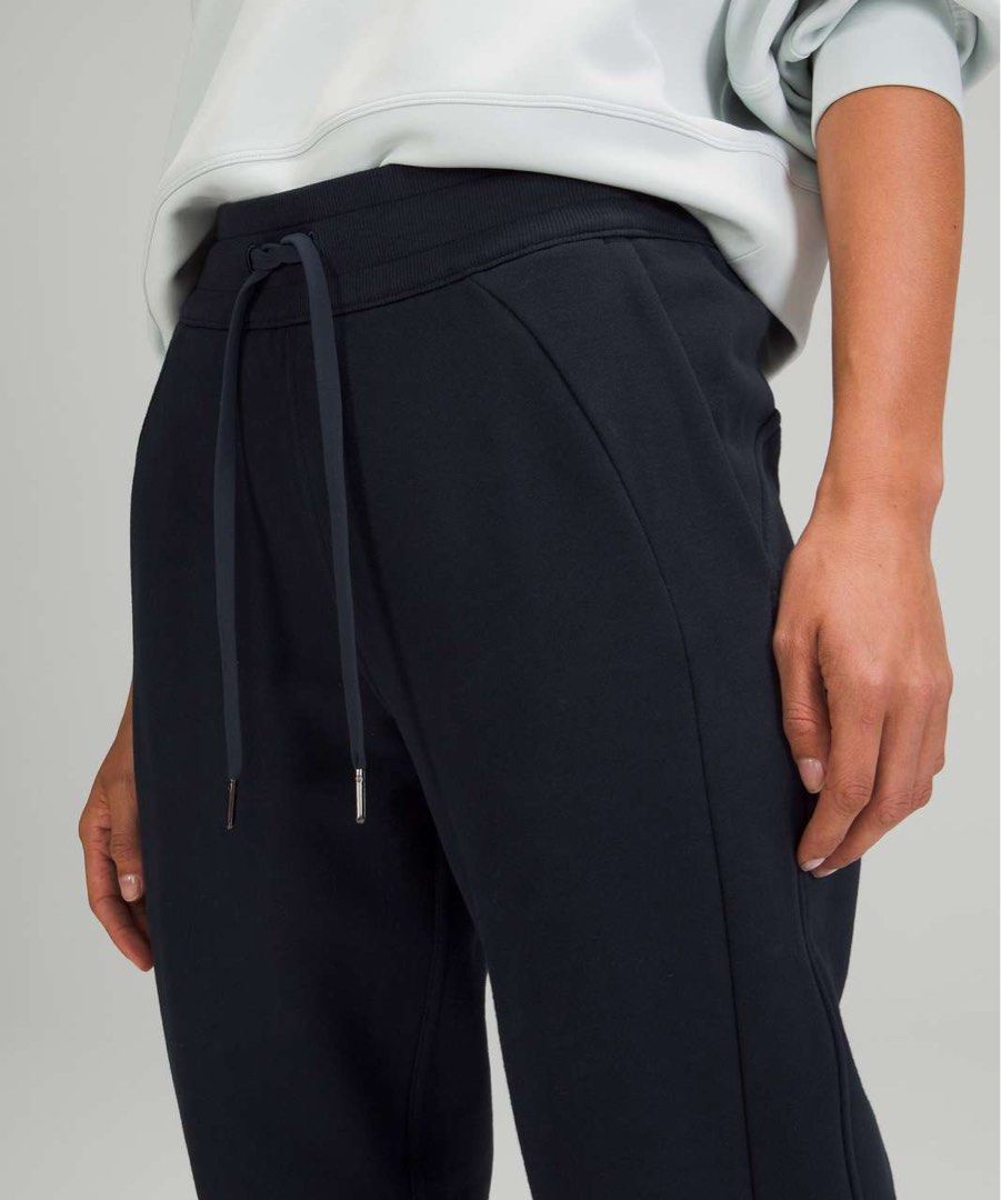 Lululemon Scuba High-Rise Jogger *Fleece 28” (Category: Activewear) located in Los Banos. Submitted by darl.shop (Listing ID 1465005171, Image 3). Description: Dot 0 No Issues/Pass as new.