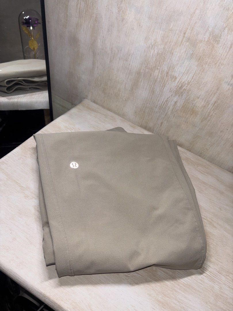 LULULEMON ZEROED CARGO JOGGER PANTS (Category: Joggers) located in Cabuyao City. Submitted by pormanation-thrift-store (Listing ID 1465135704, Image 2). Description: LULULEMON ZEROED CARGO JOGGER PANTS Condition: LIKE NEW Color rate: 10/10 (PWEDE SA MASELAN) Size: SMALL Dimes: 28-32”WX39”L Issue: NONE‼️ Price: 2000.