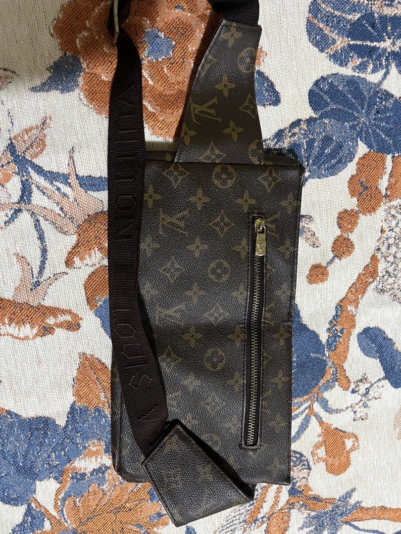 Lv belt bag (Category: Belt bags, Clutches and Pouches) located in Bulacan. Submitted by luxesell_00 (Listing ID 1465001486, Image 3). Description: .