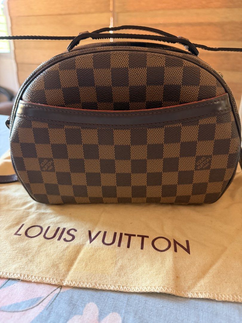 Lv Blois in damier ebene (Category: Luxury Bags & Wallets) located in Candaba. Submitted by juanitades (Listing ID 1465010030, Image 1). Description: 💯 Guaranteed Original Louis Vuitton Damier Ebene Blois Preloved in Very Good Condition Gold hardwares,structured,vibrant canvas see photos for the only minor issue with dustbag PM if interested 💌.