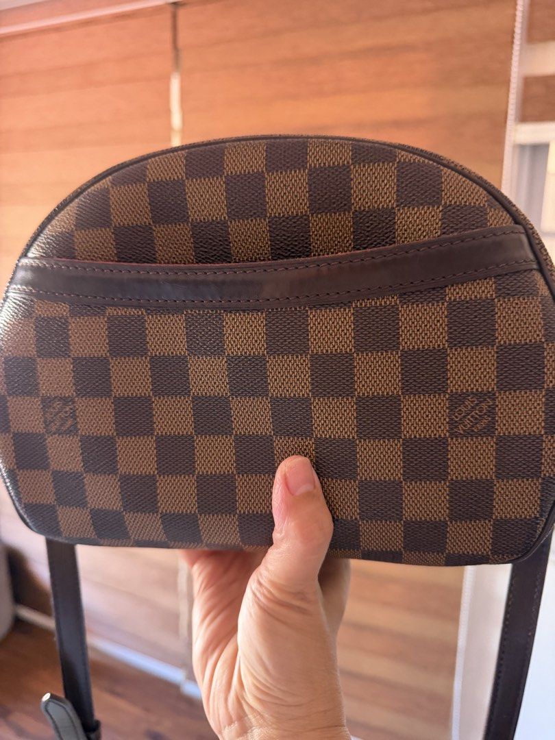 Lv Blois in damier ebene (Category: Luxury Bags & Wallets) located in Candaba. Submitted by juanitades (Listing ID 1465010030, Image 2). Description: 💯 Guaranteed Original Louis Vuitton Damier Ebene Blois Preloved in Very Good Condition Gold hardwares,structured,vibrant canvas see photos for the only minor issue with dustbag PM if interested 💌.