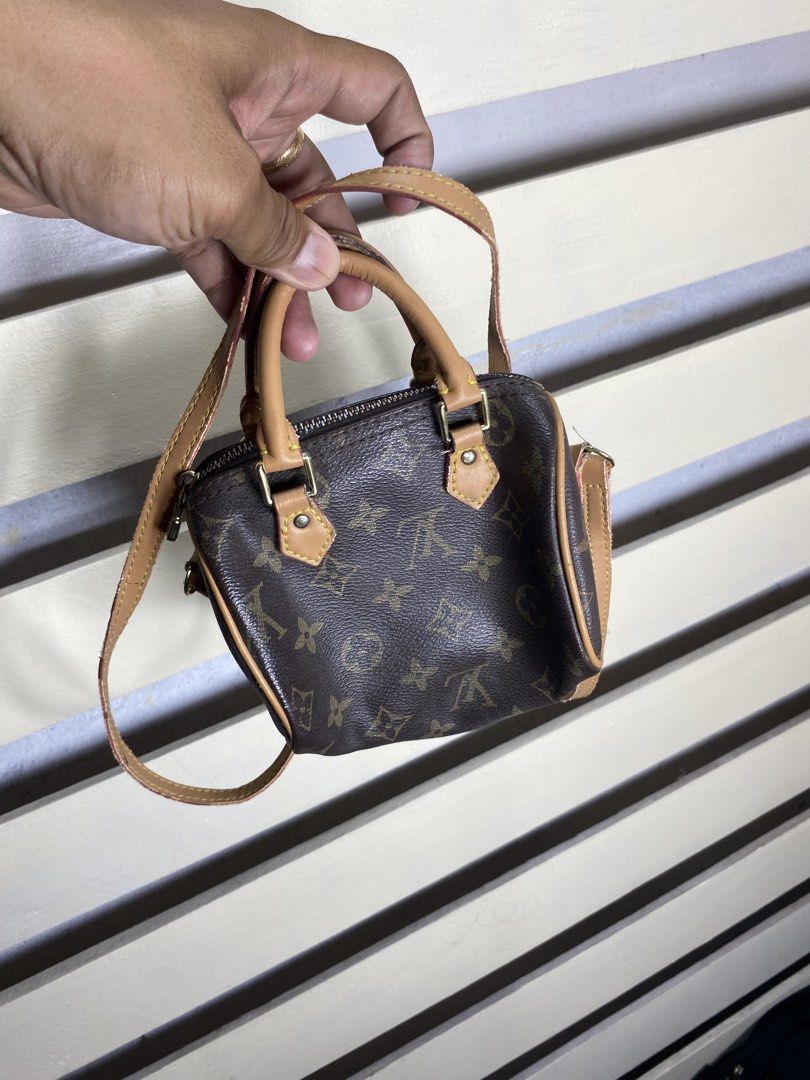 LV monogram bag (Category: Cross-body Bags) located in Surigao. Submitted by ricsons (Listing ID 1465099119, Image 1). Description: Issue andyan sa last pic parang may dumi .