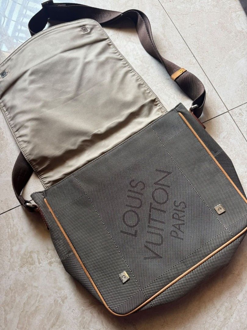 Lv Sling Bag (Category: Sling Bags) located in Davao. Submitted by cmbs141022 (Listing ID 1464983722, Image 3). Description: Lv Sling Bag Condition 9/10 very good coded.