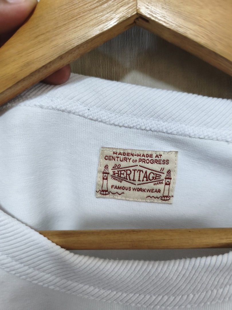 Maden Heritage White T-Shirt Size L (Category: Activewear) located in Santiago. Submitted by dc_daily_thrift (Listing ID 1464998564, Image 2). Description: - Brand: Maden Clothing - Size : L on tag - Dimensions : 20×28 - Color: White - Material: 100% heavyweight cotton - Fit: Standard fit - Details: Ribbed collar and heritage workwear neck label - Care: Machine washable.