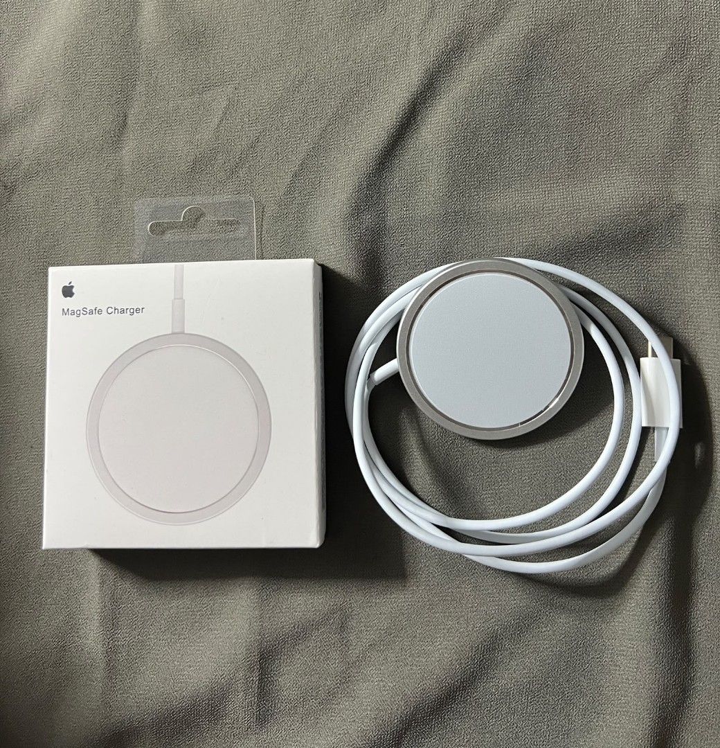 MAGSAFE CHARGER APPLE (Category: Chargers & Cables) located in Manila. Submitted by itsashy (Listing ID 1465111370, Image 1). Description: MEET UP LALAMOVE J&T.