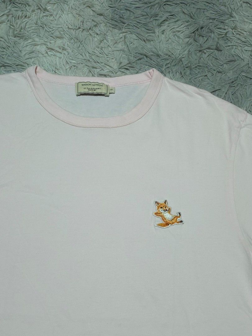 Maison Kitsune (Category: Tshirts & Polo Shirts ) located in Abulug. Submitted by humanwhosellthings (Listing ID 1464969624, Image 2). Description: MAÌSON KITSUNÈ Chillax Fox Tee ✅️Size: Small on tag fit to Medium ✅️Dimes: 19.5W x 27L ✅Condition: Excellent ✅Issue: None ✅Color Rate: 9.8/10.