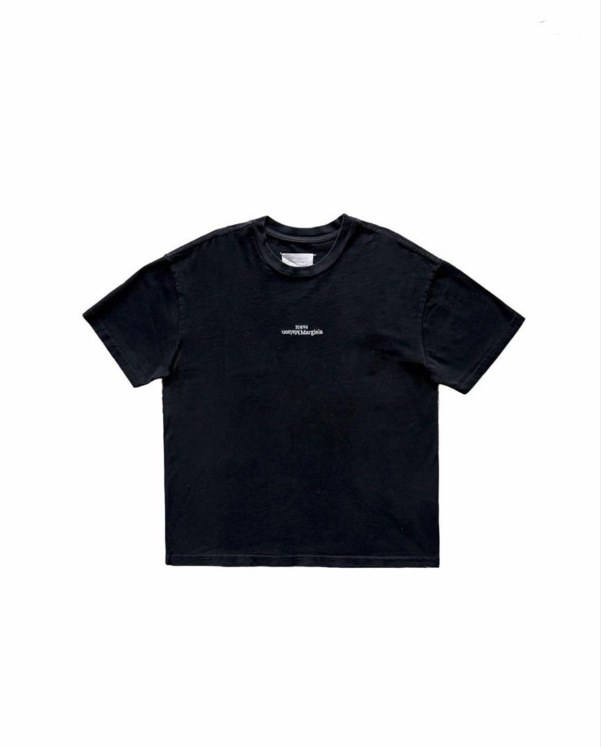 Maison Margiela Upside Down Logo Tee (Category: Tshirts & Polo Shirts ) located in Pasig City. Submitted by snoca (Listing ID 1465001514, Image 2). Description: THESE ARE THE ACTUAL PICS Size medium sizing Only damage is on one stitch 35k orig price.