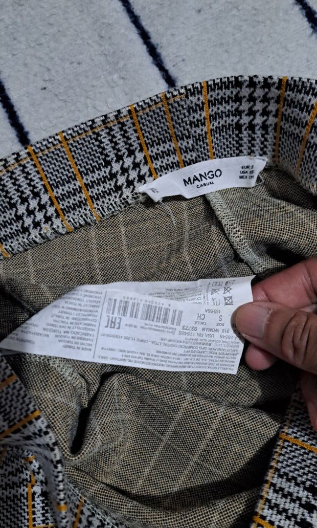 Mango (Category: Other Bottoms) located in Baguio. Submitted by thriftfit17 (Listing ID 1465102481, Image 3). Description: mango pants size S almost new php 650 dm if interested 🤙.