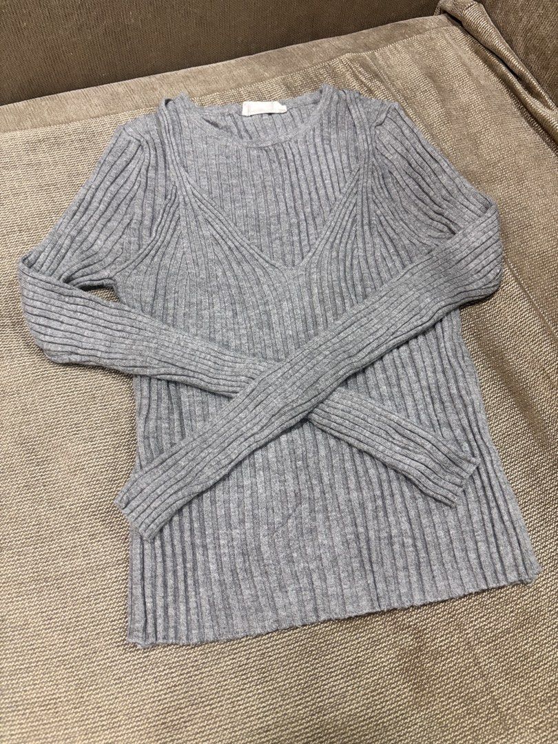 MANGO | Gray Ribbed Crossover Neck Sweater (Category: Longsleeves) located in Manila. Submitted by lovedbyons (Listing ID 1465045983, Image 1). Description: .