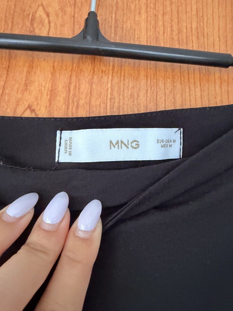 Mango black midi skirt size M (Category: Skirts) located in Cavite. Submitted by klarev (Listing ID 1465030960, Image 2). Description: - Brand: Mango - Stretchy fabric.