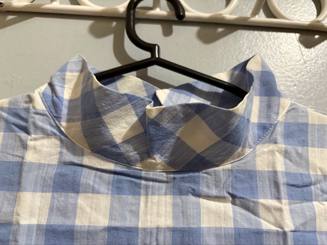 MANGO Blue and White Gingham Sleeveless Mock Neck Blouse (Category: Sleeveless) located in Manila. Submitted by margascloset_ (Listing ID 1465076401, Image 2). Description: MANGO Blue and white gingham pattern sleeveless design with mock neckline and structured collar - can fit XXS/XS - Back keyhole opening with a single small button closure - Condition: lightly used & pre-loved RFS: Decluttering MOD: J&t, LBC, Lalamove, Grab MOP: Gcash / Bank.