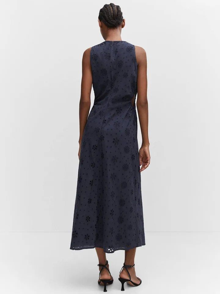 Mango: Blue Floral Dress (Category: Dresses) located in Manila. Submitted by houseofzhu (Listing ID 1465162665, Image 2). Description: FOR SALE XS - Small Body Frame Used twice ! Brand: Mango.