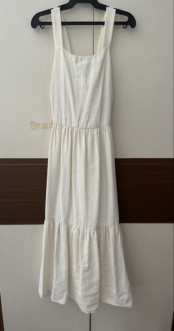 Mango Cream Dress XS (Category: Dresses) located in Manila. Submitted by tidymarket (Listing ID 1464999432, Image 1). Description: - Brand: Mango - Size: EUR XS / USA 2 - Color: Off-white - Design: Criss-cross back straps, tiered skirt - Closure: Side zipper - Condition: Slight tear on the left strap but can be mended .