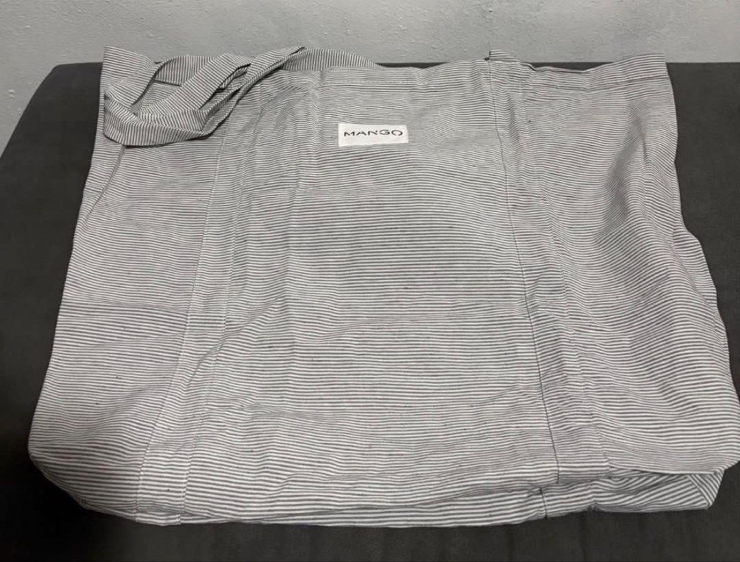 Mango foldable bag (Category: Beach Bags) located in Manila. Submitted by bwshoppe (Listing ID 1464987943, Image 2). Description: Size: L 17”X W 19”.