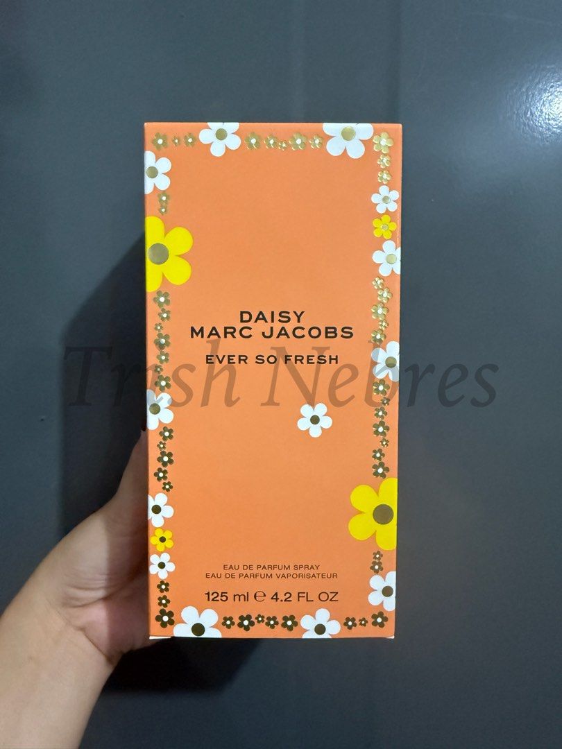 Marc Jacobs Daisy Ever So Fresh Eau De Parfum 125ml (Category: Fragrance & Deodorants) located in Calamba. Submitted by smolmushroom14 (Listing ID 1465066780, Image 1). Description: Rfs: not my scent (blind buy) 🥲 - Authentic Marc Jacobs Daisy Ever So Fresh Eau de Parfum - Generous 125ml full-size bottle in heavy glass - Features the signature floral cap in orange, white, and yellow - Delightful fresh citrus and floral scent profile - Comes comp