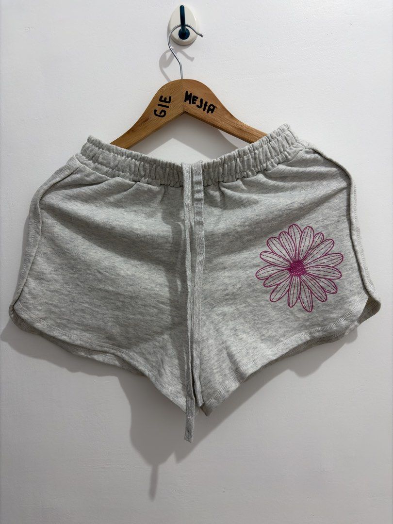 Mardi mercredi womens short (Category: Shorts) located in Bayambang. Submitted by frugal_vouge (Listing ID 1464972097, Image 1). Description: Medium fitting.