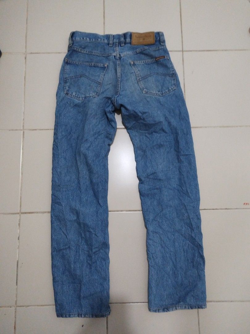 MARLBORO CLASSIC JEANS (Category: Jeans) located in Bulacan. Submitted by side.hustle11 (Listing ID 1465008062, Image 3). Description: MARLBORO CLASSIC JEANS Waistline 29-30 Length 40 Hemp 7.8 Excellent condition good as new pa solid neto boss Loc bulacan.